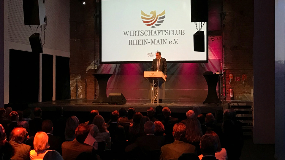 Top-Veranstaltung in der jugend-kultur-kirche sankt peter in Frankfurt: Angela Merkels Gegenkandidat spricht.